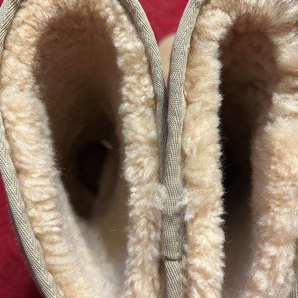 UGG Classic Tall boots in women’s 8 - Picture 10 of 13